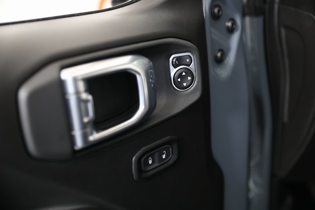 2025 Jeep Gladiator photo 13