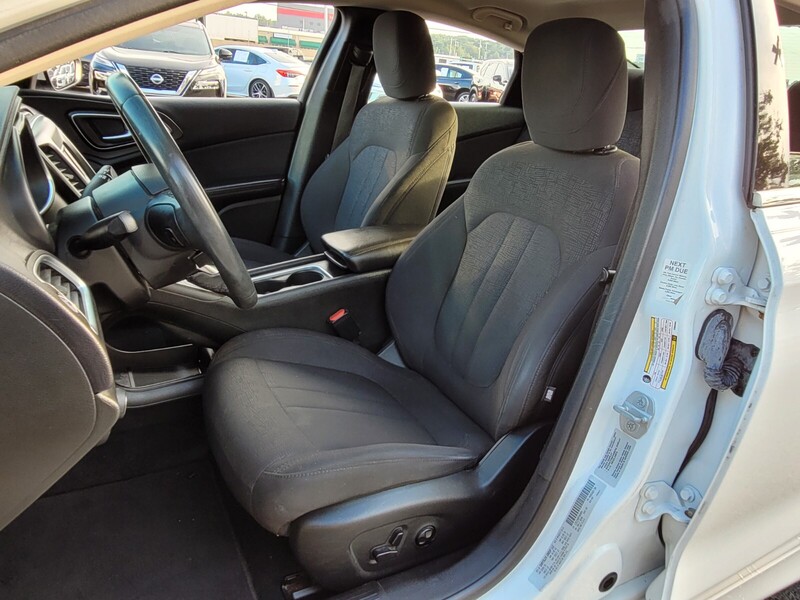 2015 Chrysler 200 Limited photo 6
