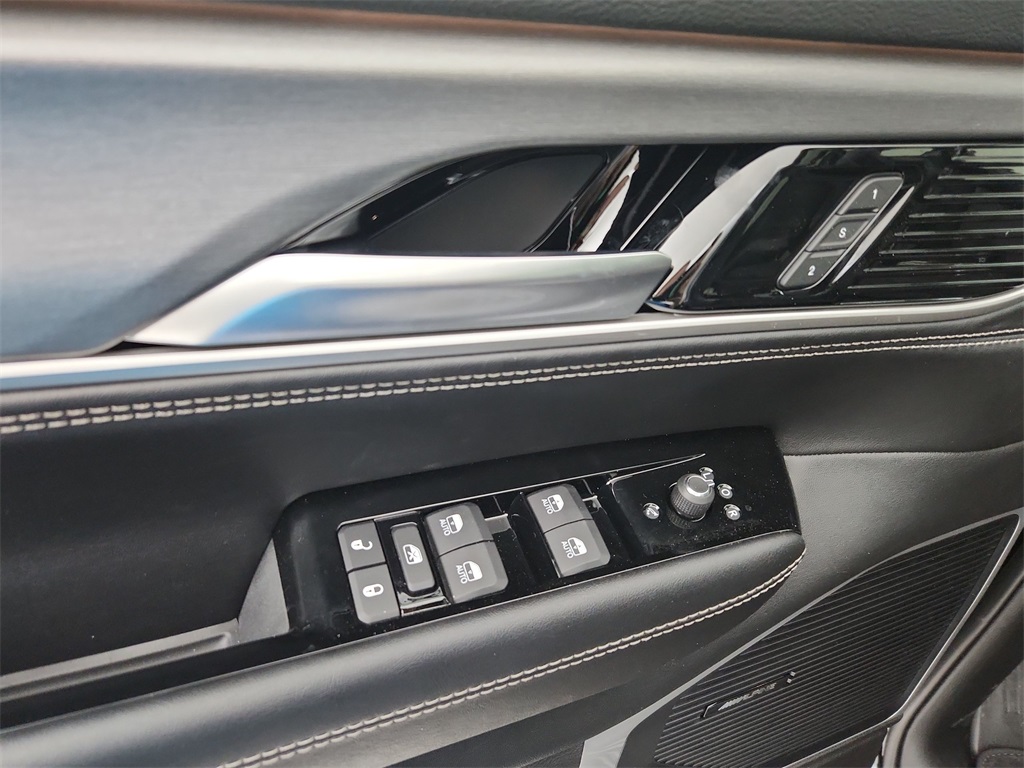 2025 Jeep Wagoneer L Series II photo 18