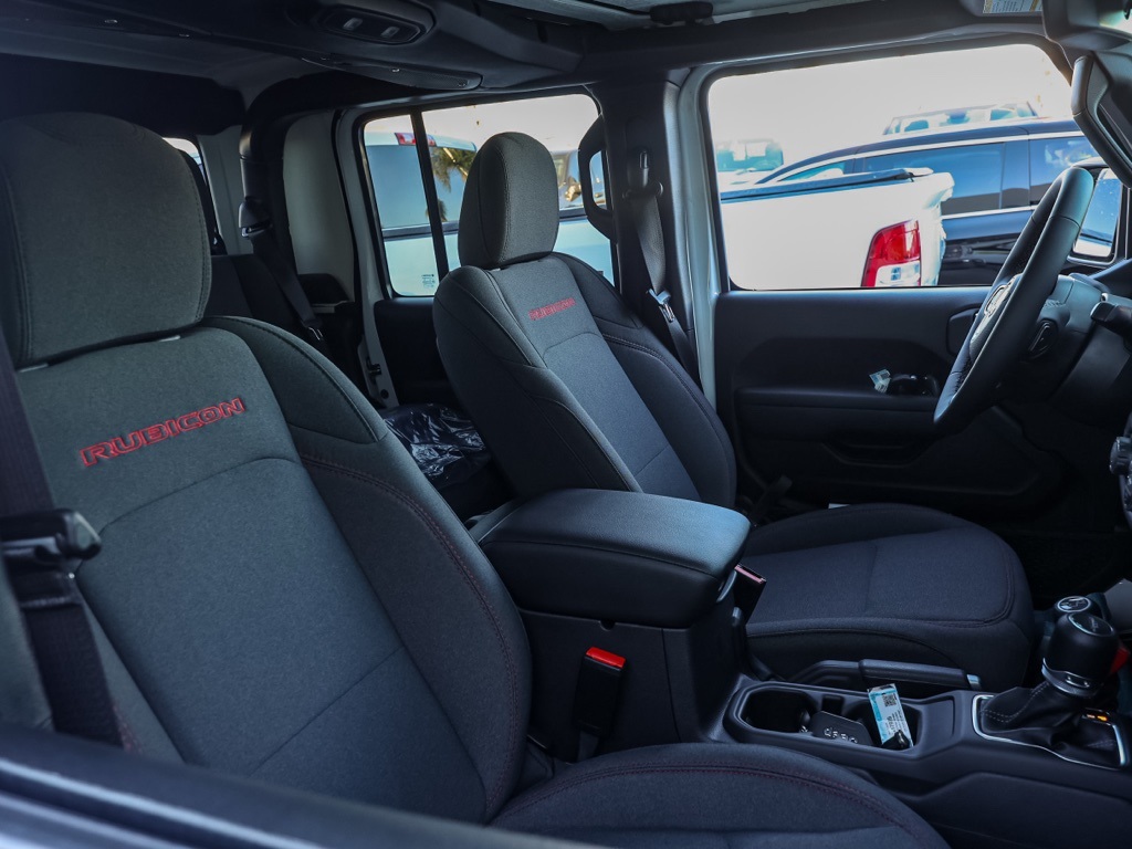 New 2026 Bright White Clear-Coat Exterior Paint Jeep Rubicon image 19