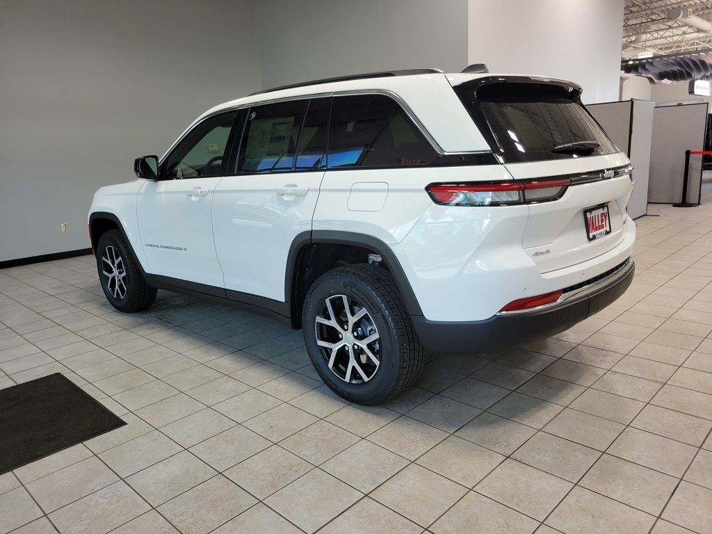 2025 Jeep Grand Cherokee Limited photo 4