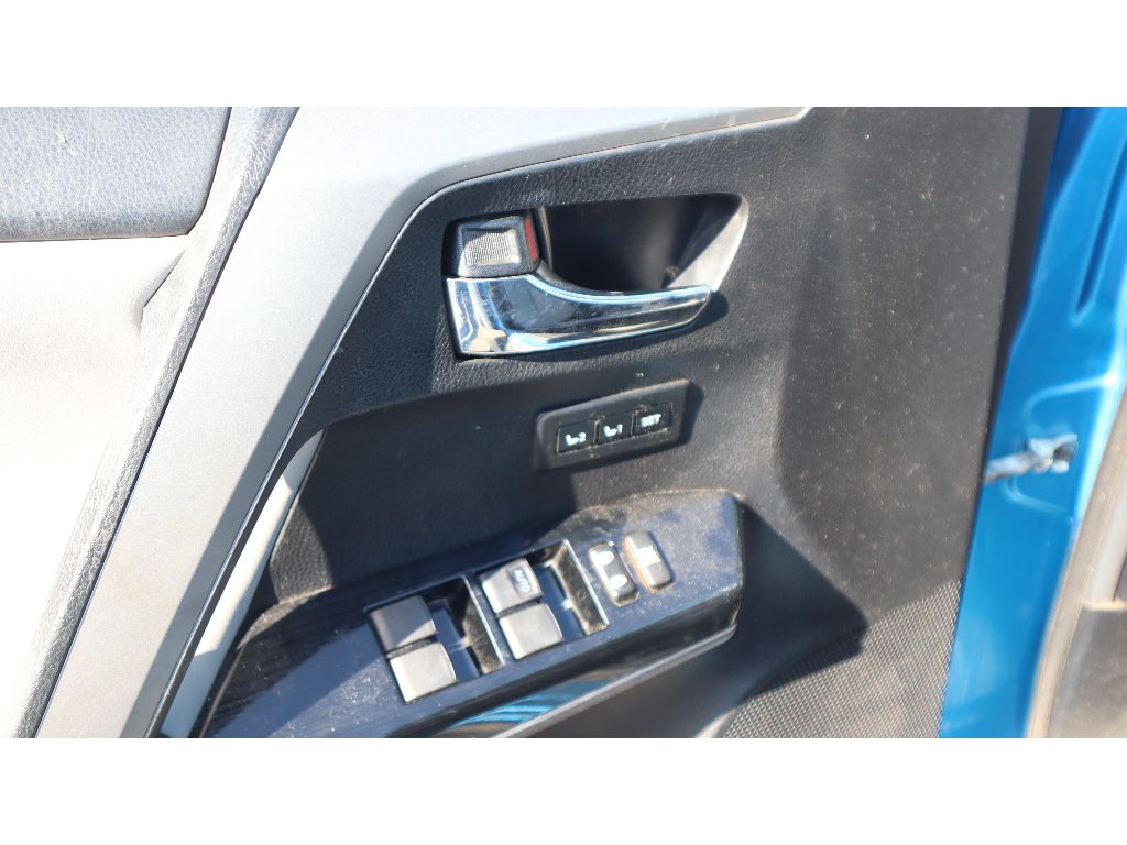 2016 Toyota RAV4 Limited photo 10