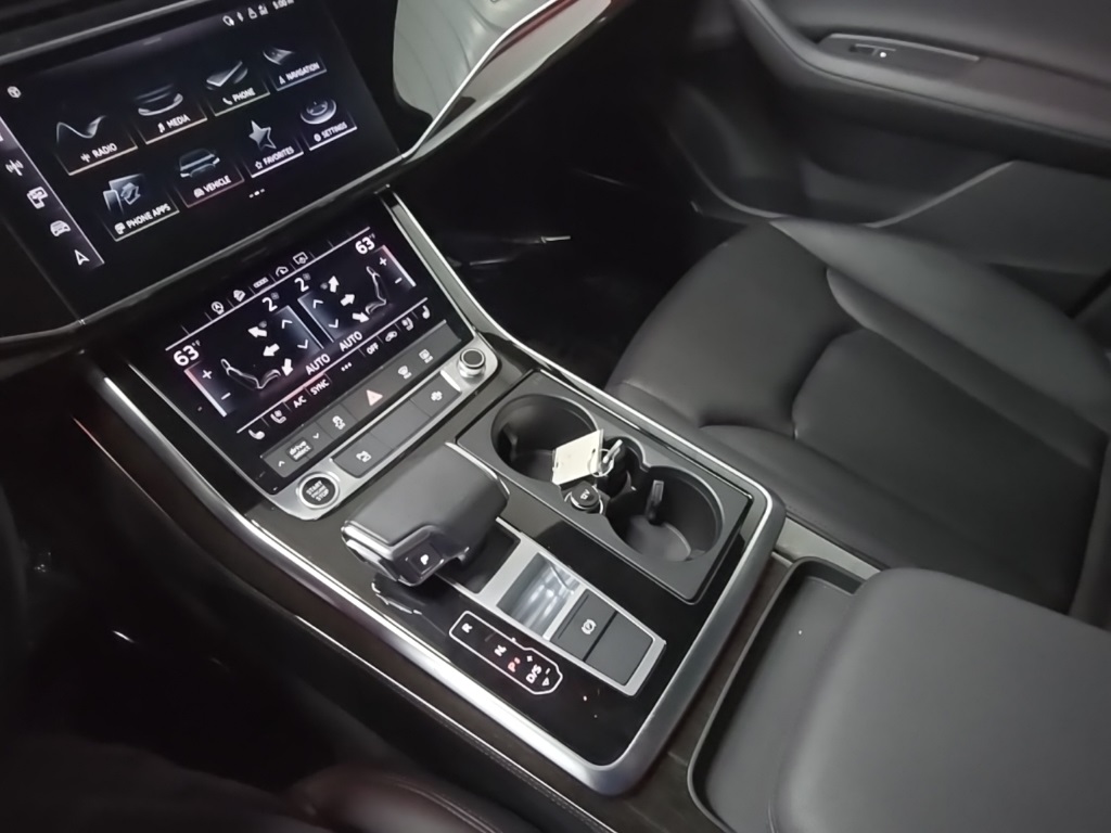 2023 Audi Q7 55 Premium Plus photo 27