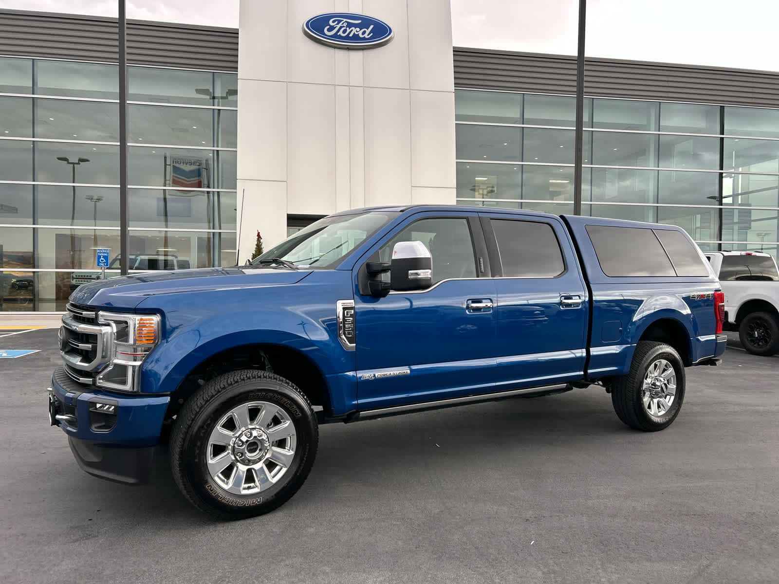 2022 Ford F-350 Super Duty Platinum's photo