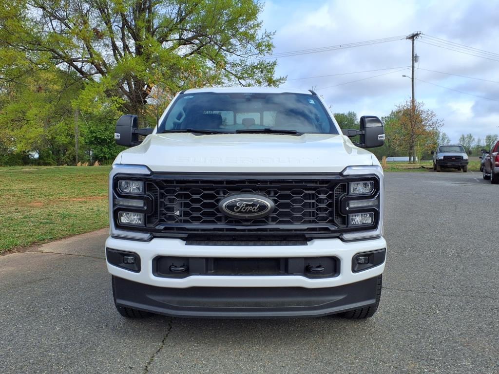 2025 Ford F-250 Lariat photo 2