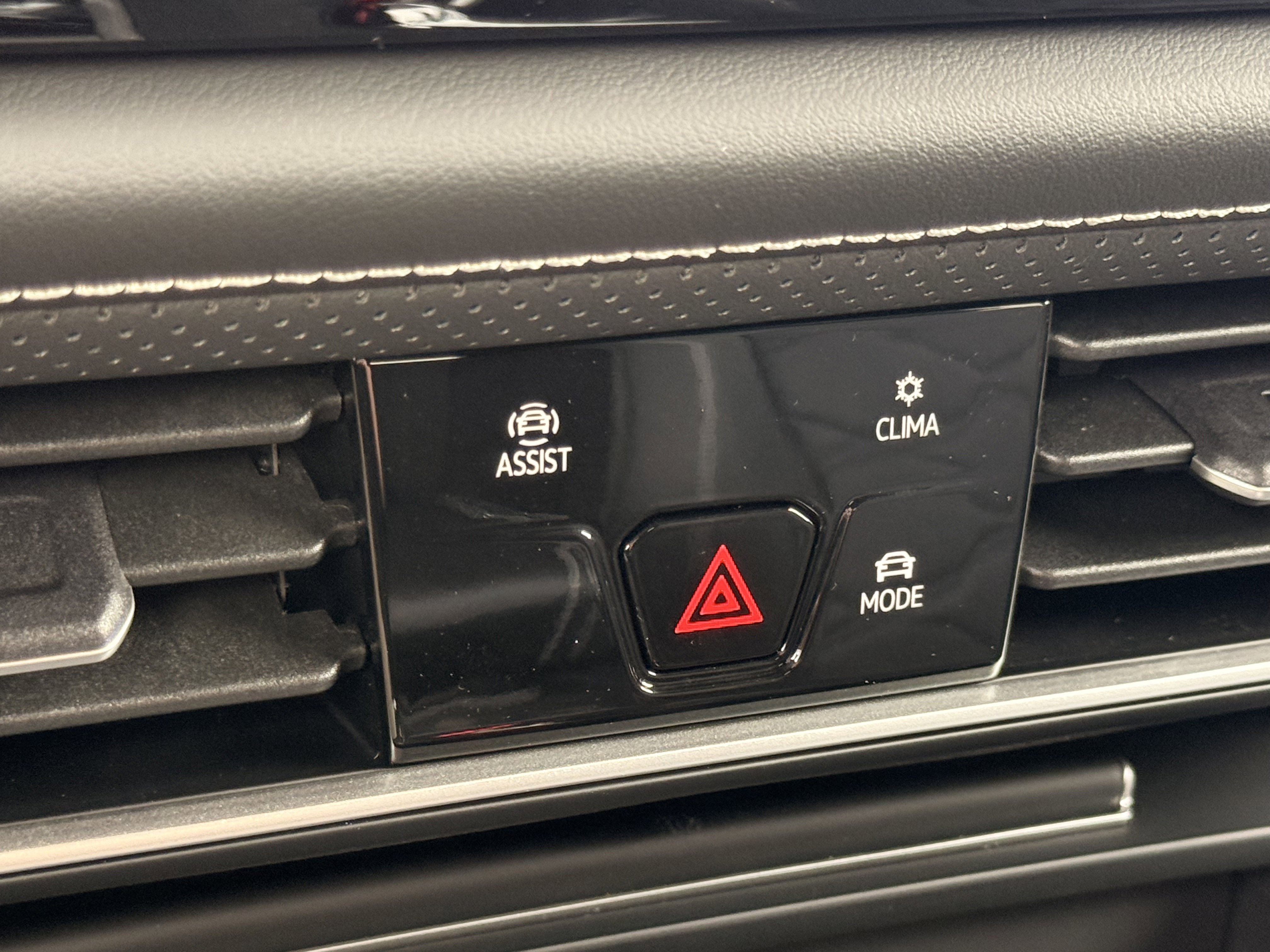 2026 Volkswagen Atlas SE Technology photo 2