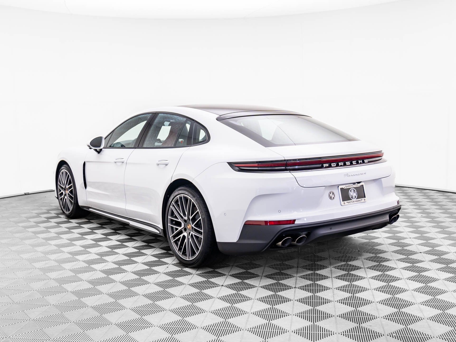 2025 Porsche Panamera 4 photo 3
