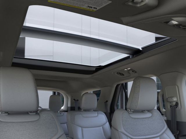 2025 Ford Explorer photo 21