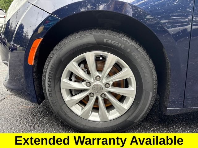 2018 Chrysler Pacifica Touring L photo 2