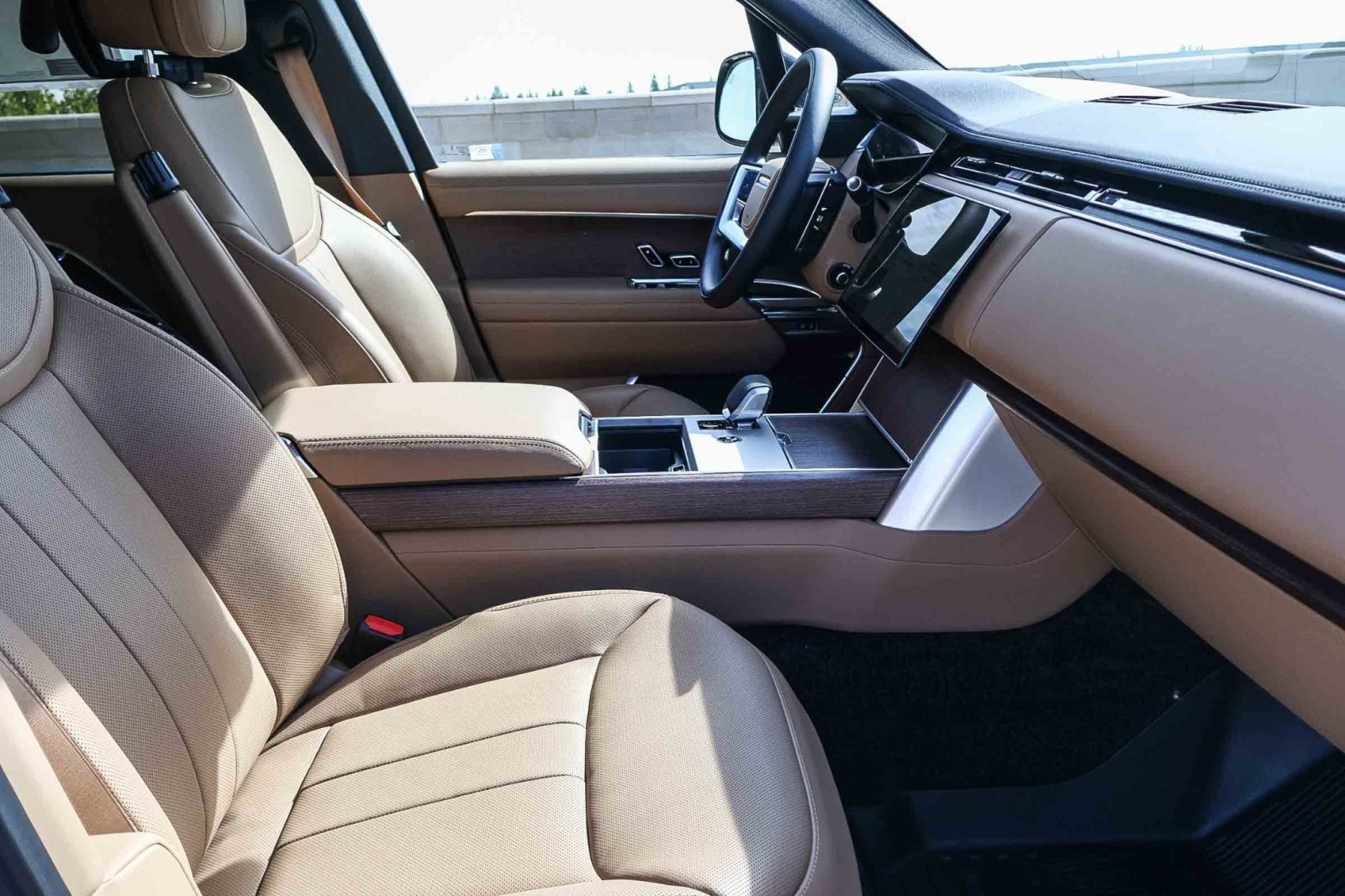 2025 Land Rover Range Rover SE photo 12