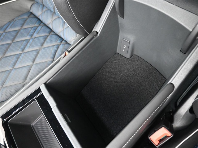 2025 Volkswagen Atlas Cross Sport SEL Premium R-Line photo 4