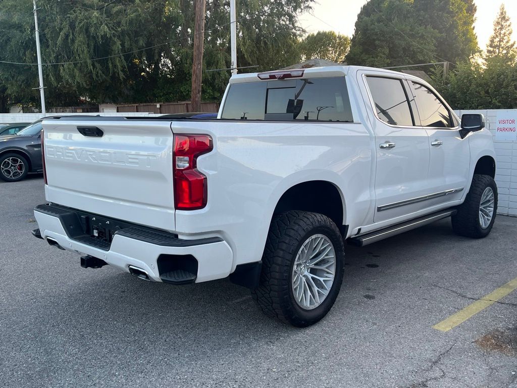 2024 Chevrolet Silverado 1500 High Country photo 3