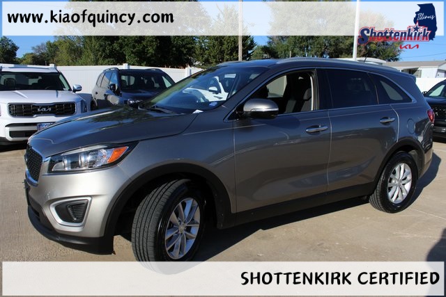 2017 Kia Sorento LX photo 2