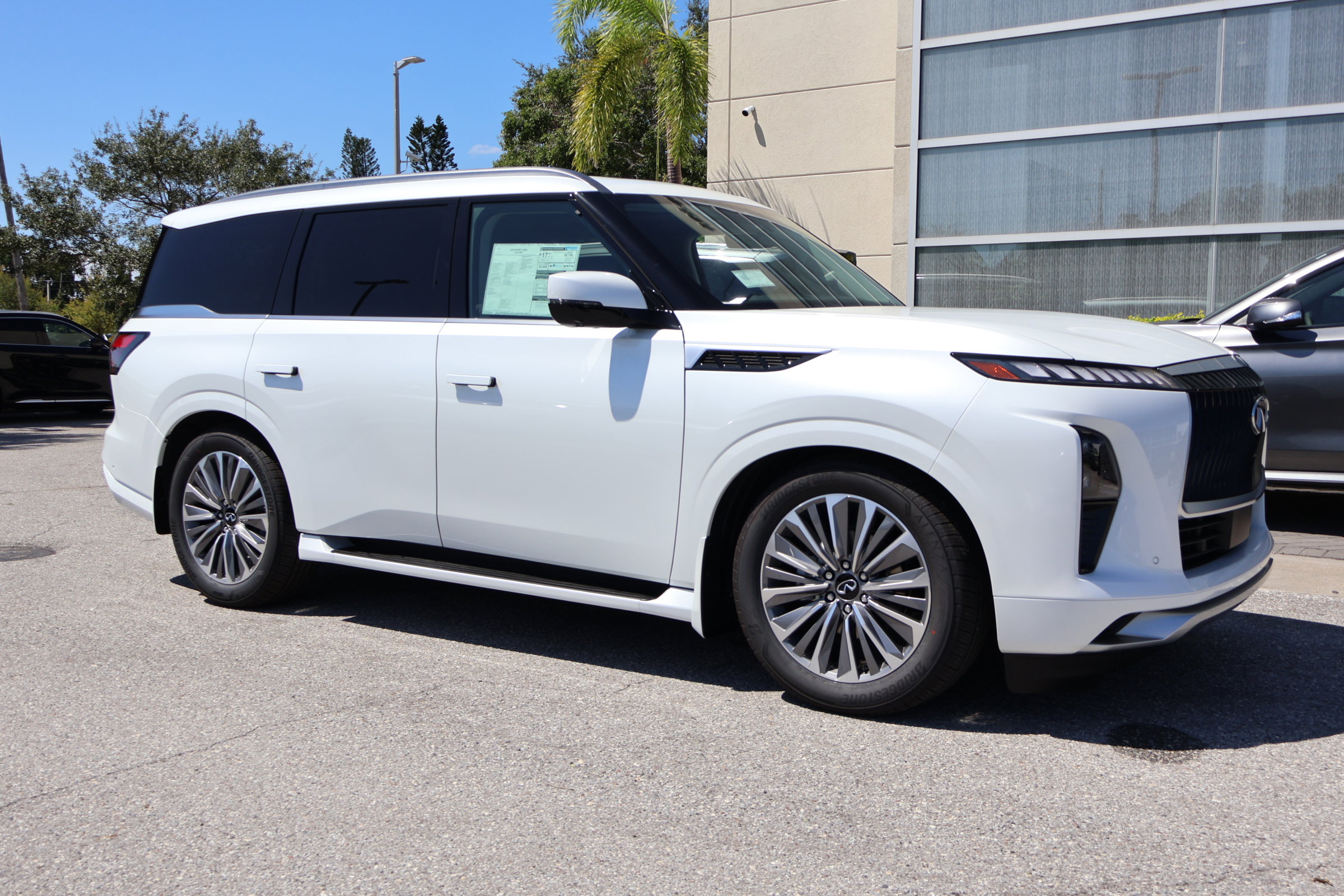 2026 Infiniti QX80 Luxe photo 10