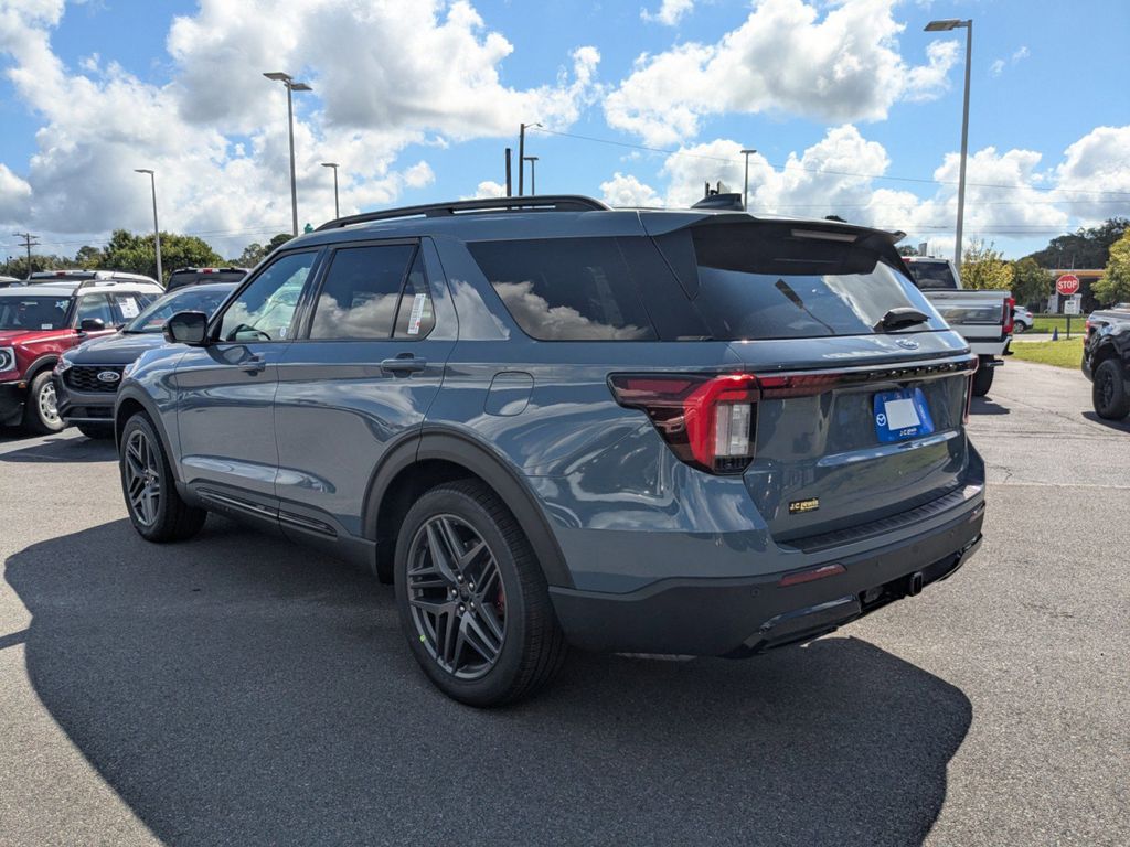 2025 Ford Explorer ST-Line photo 5
