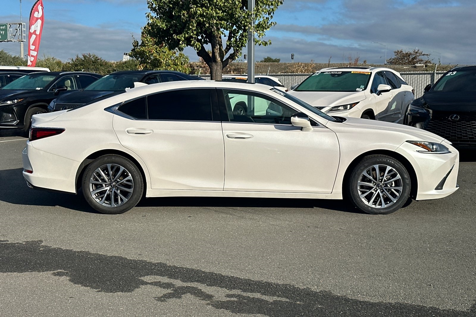 2024 Lexus ES 350 Base photo 3