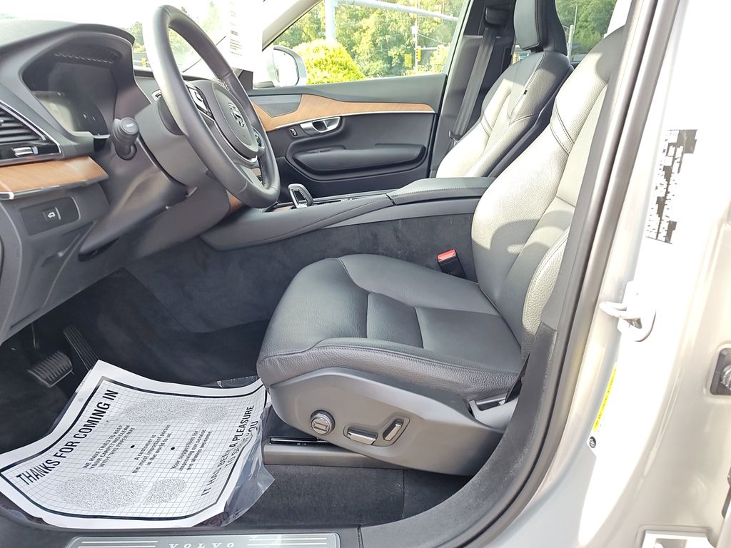 2024 Volvo XC90 Plus photo 14
