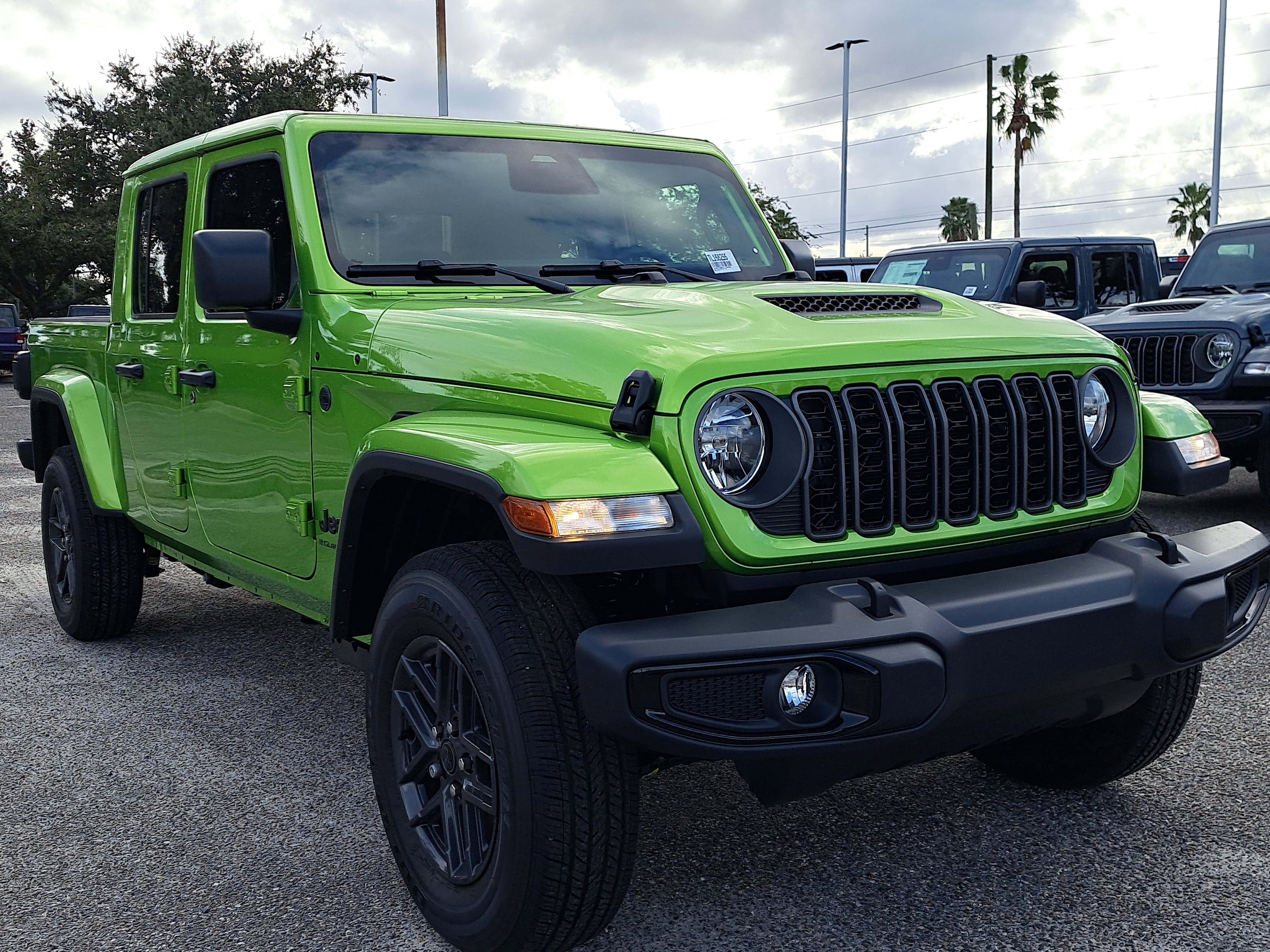 2026 Jeep Gladiator Sport S's photo