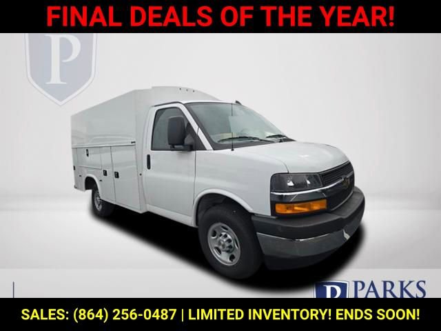 2025 Chevrolet Express Cutaway Base's photo