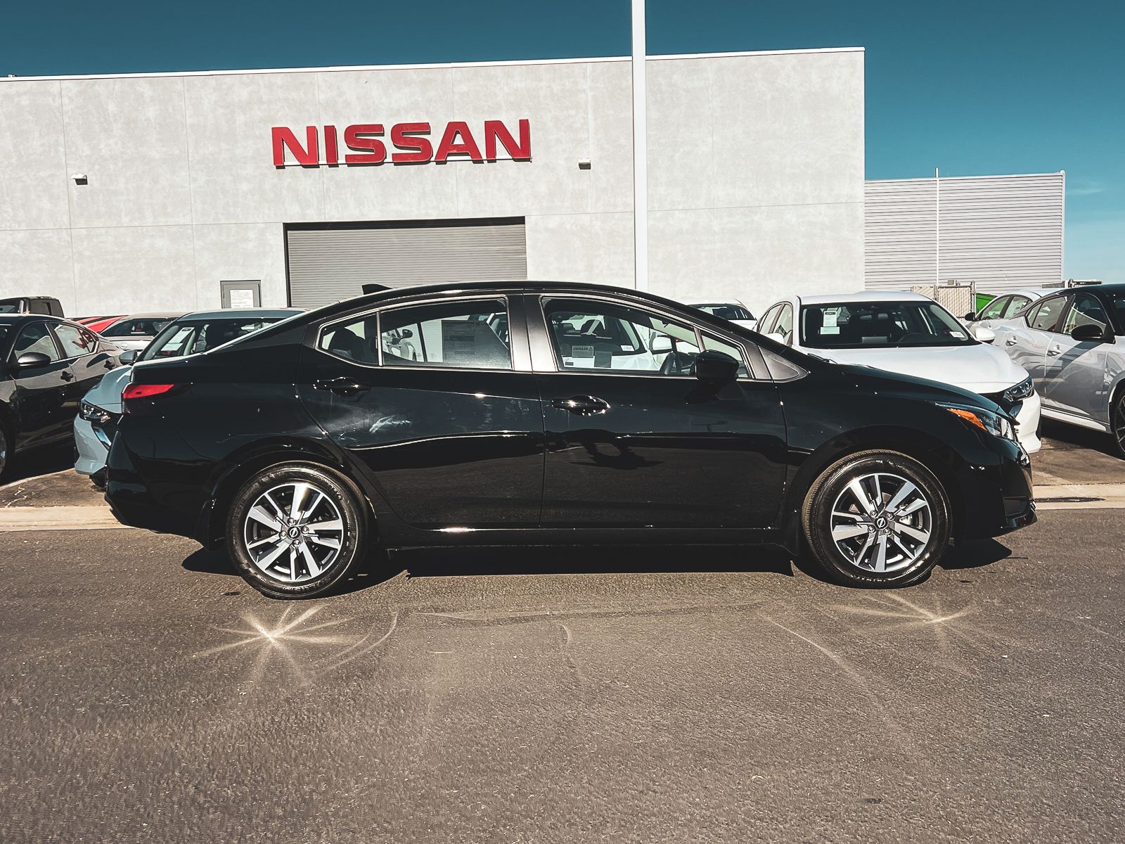 2025 Nissan Versa 1.6 SV photo 3