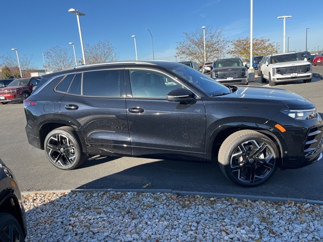 2026 Volkswagen Tiguan SEL R-Line photo 4