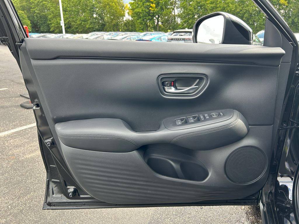 2026 Honda HR-V LX photo 12