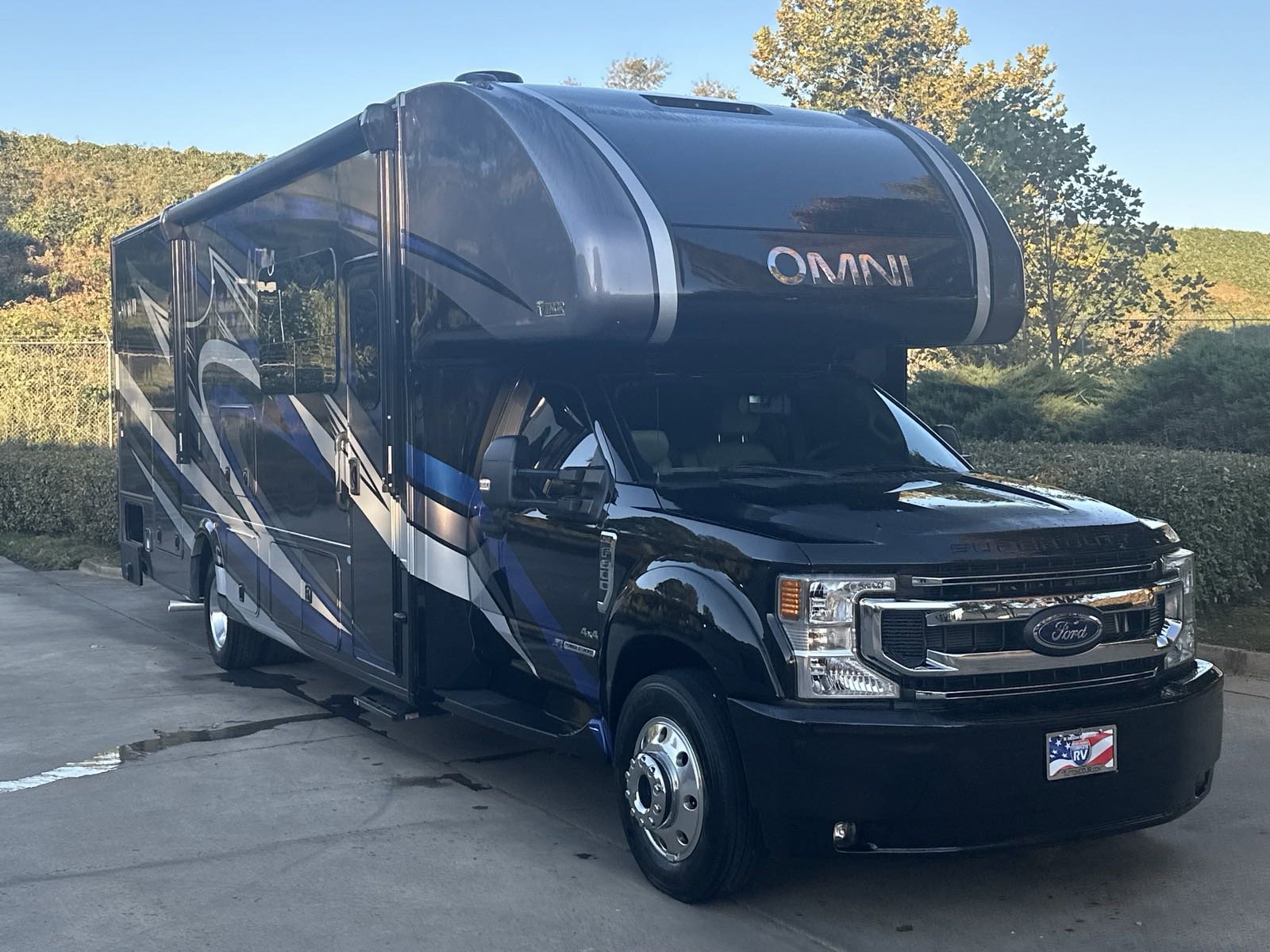 Used 2023 Black Thor Motor Coach  image 1