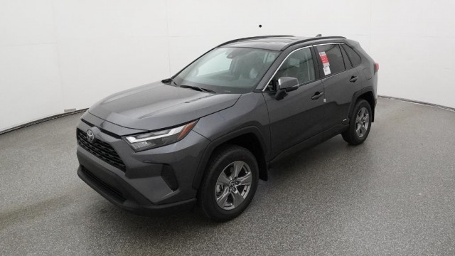 2025 Toyota RAV4 XLE's photo