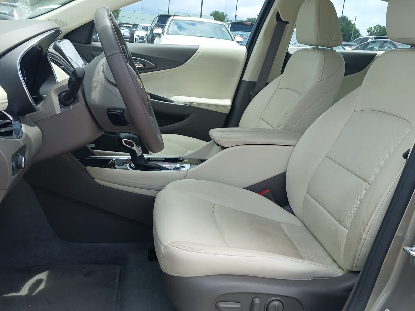 2024 Chevrolet Malibu Premier 2LT photo 4