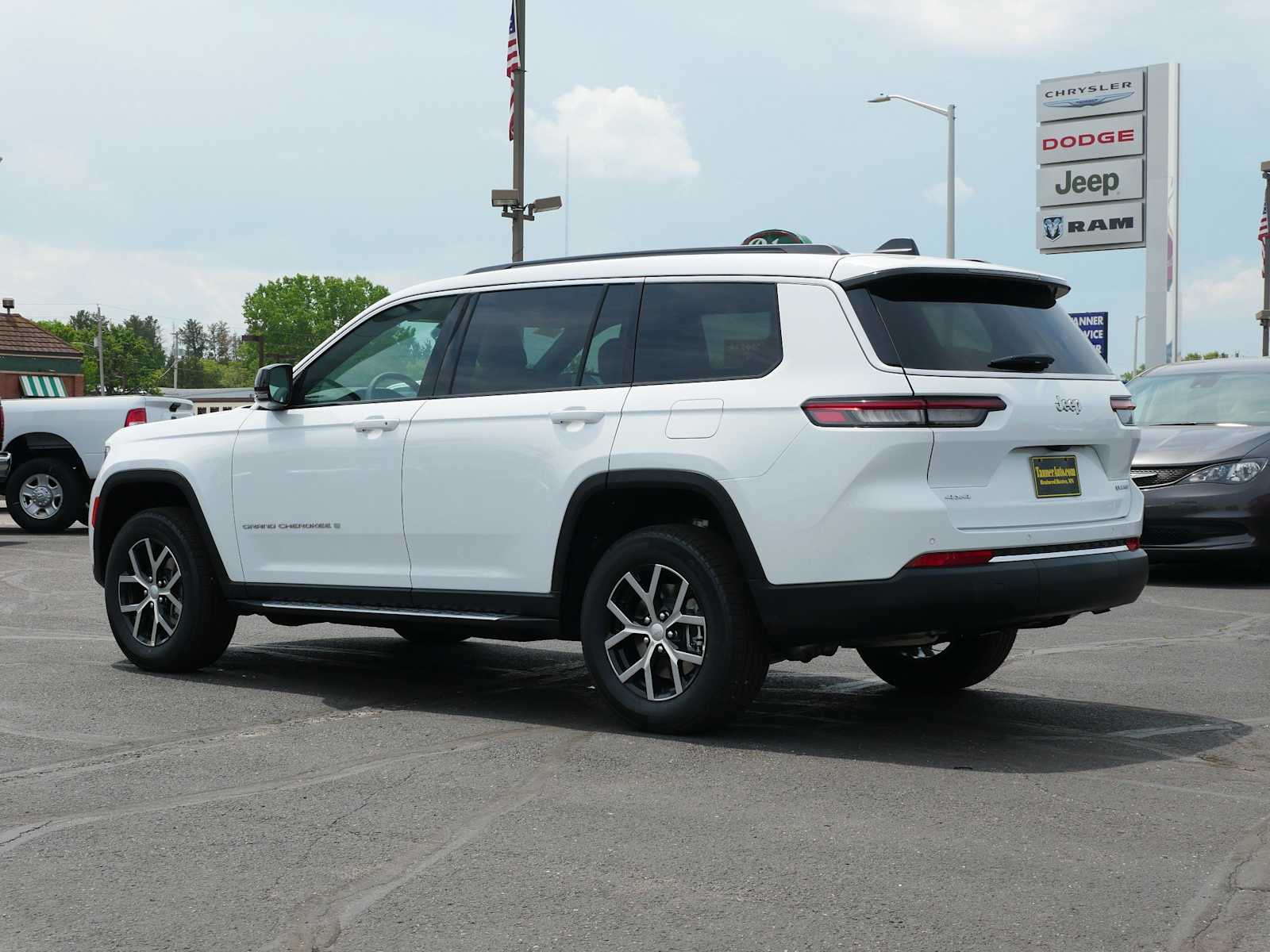 2025 Jeep Grand Cherokee Limited photo 5