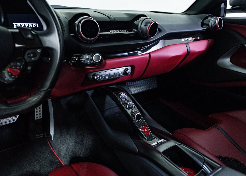 2020 Ferrari 812 Superfast Base photo 18