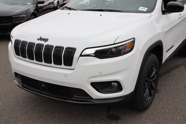 New 2023 Bright White Clear-Coat Exterior Paint Jeep Altitude Lux image 9
