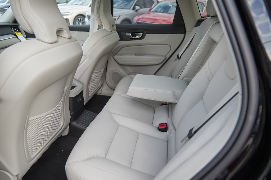 2025 VOLVO XC60 - Image 18