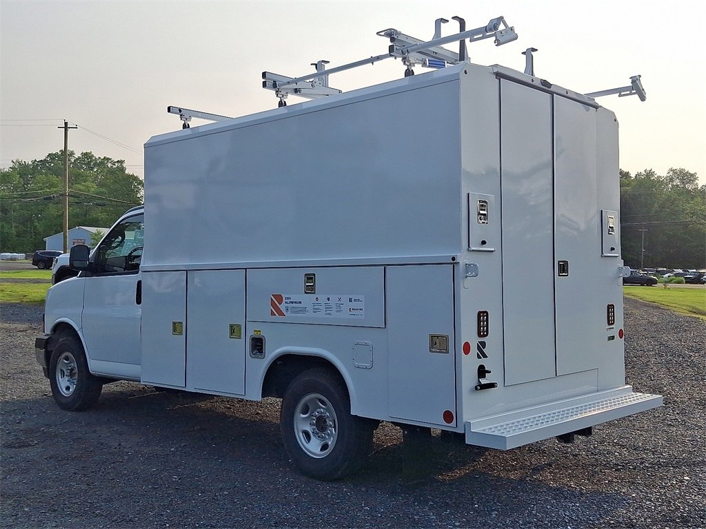 2025 Gmc Savana Cutaway 3500 photo 3