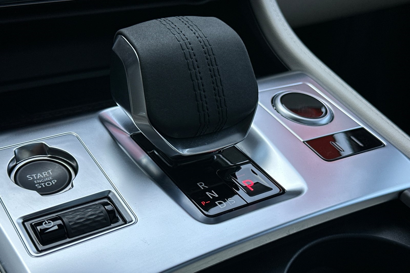 2025 Jaguar F-PACE P250 R-Dynamic S photo 24