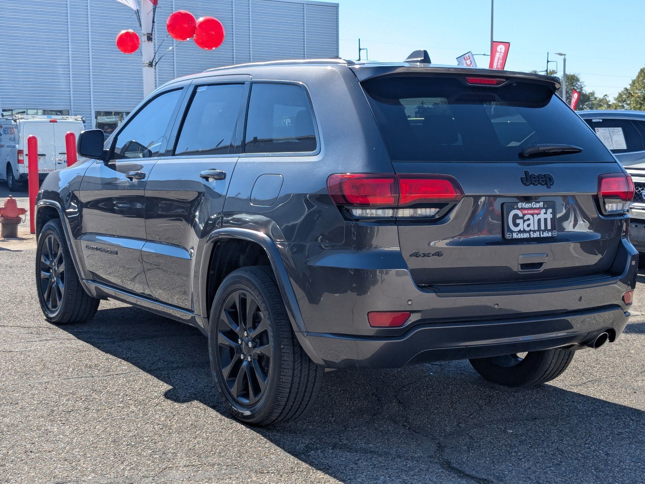 2021 Jeep Grand Cherokee Laredo X photo 3