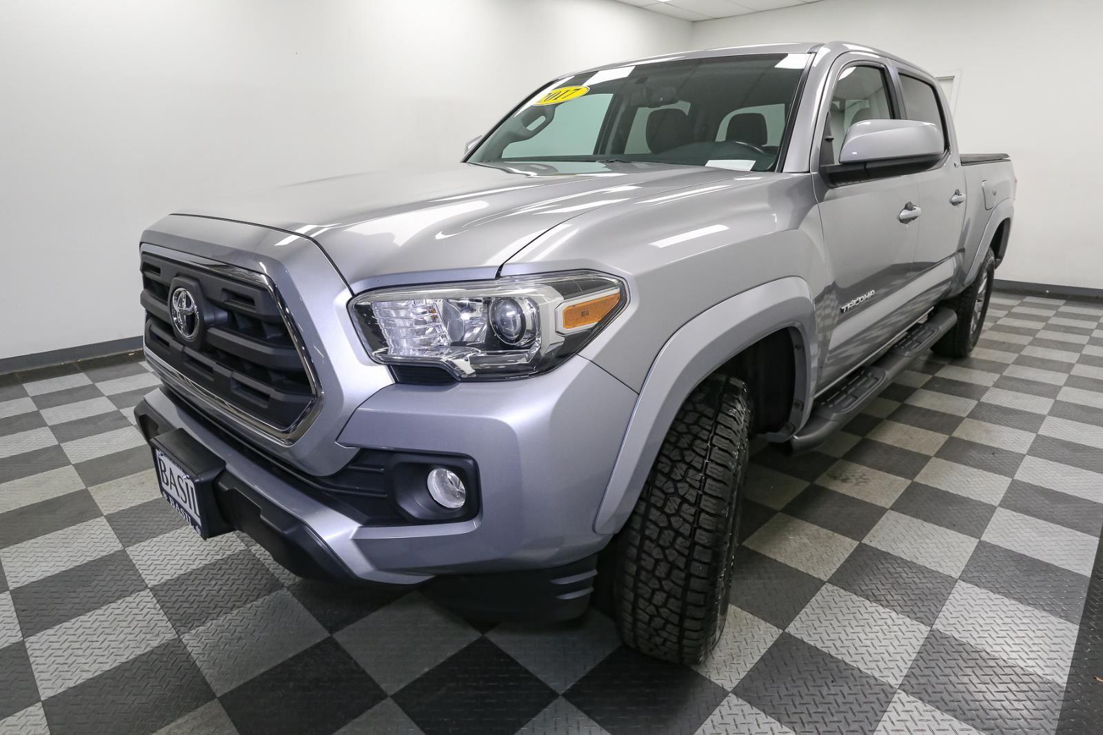 2017 Toyota Tacoma SR5 V6 photo 4