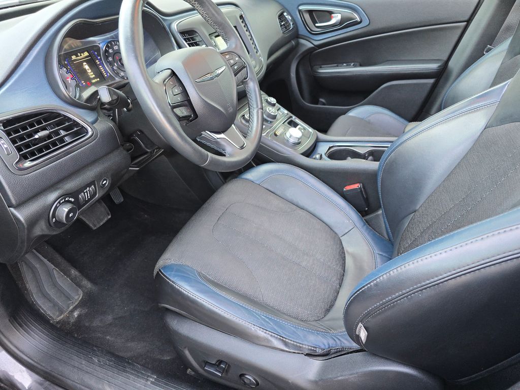2015 Chrysler 200 S photo 15