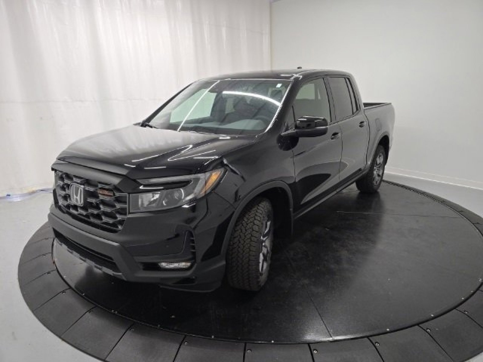 2025 Honda Ridgeline TrailSport photo 3