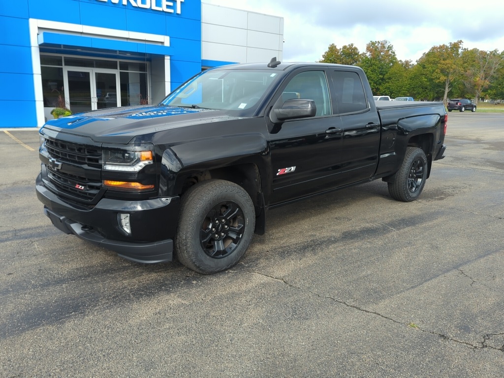 2017 Chevrolet Silverado 1500 LT photo 2