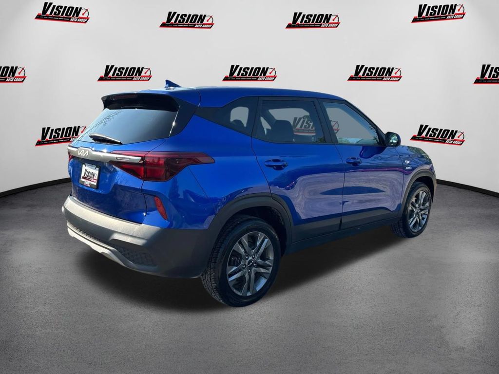 2022 Kia Seltos LX photo 5