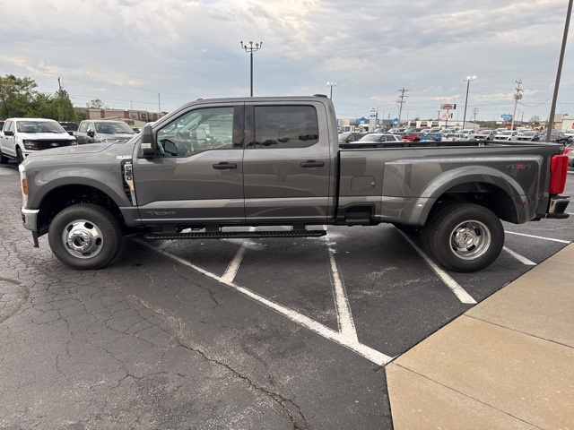 2026 Ford F-350 XLT photo 3