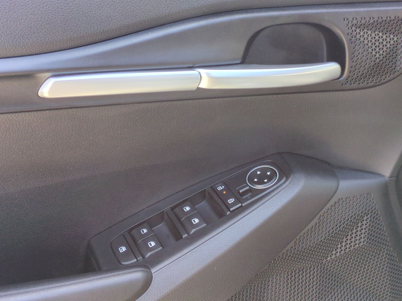 2025 Kia Seltos LX photo 21