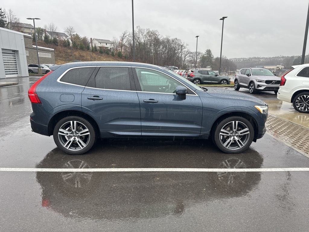 2021 Volvo XC60 T5 Momentum photo 2