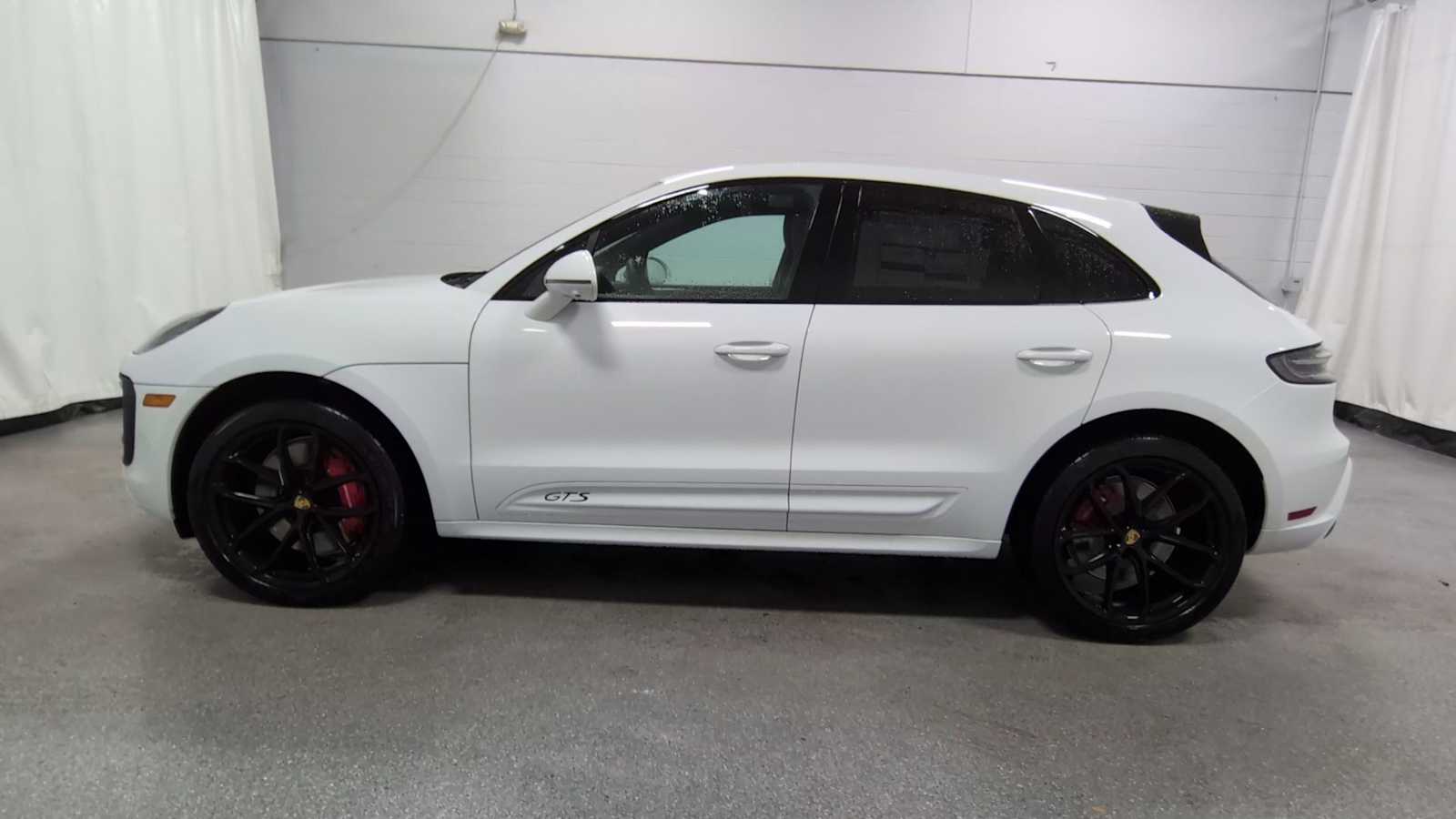 2026 Porsche Macan GTS photo 4