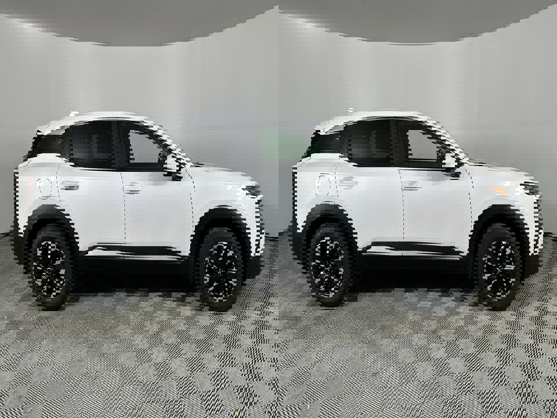 2025 Nissan Kicks SV photo 9