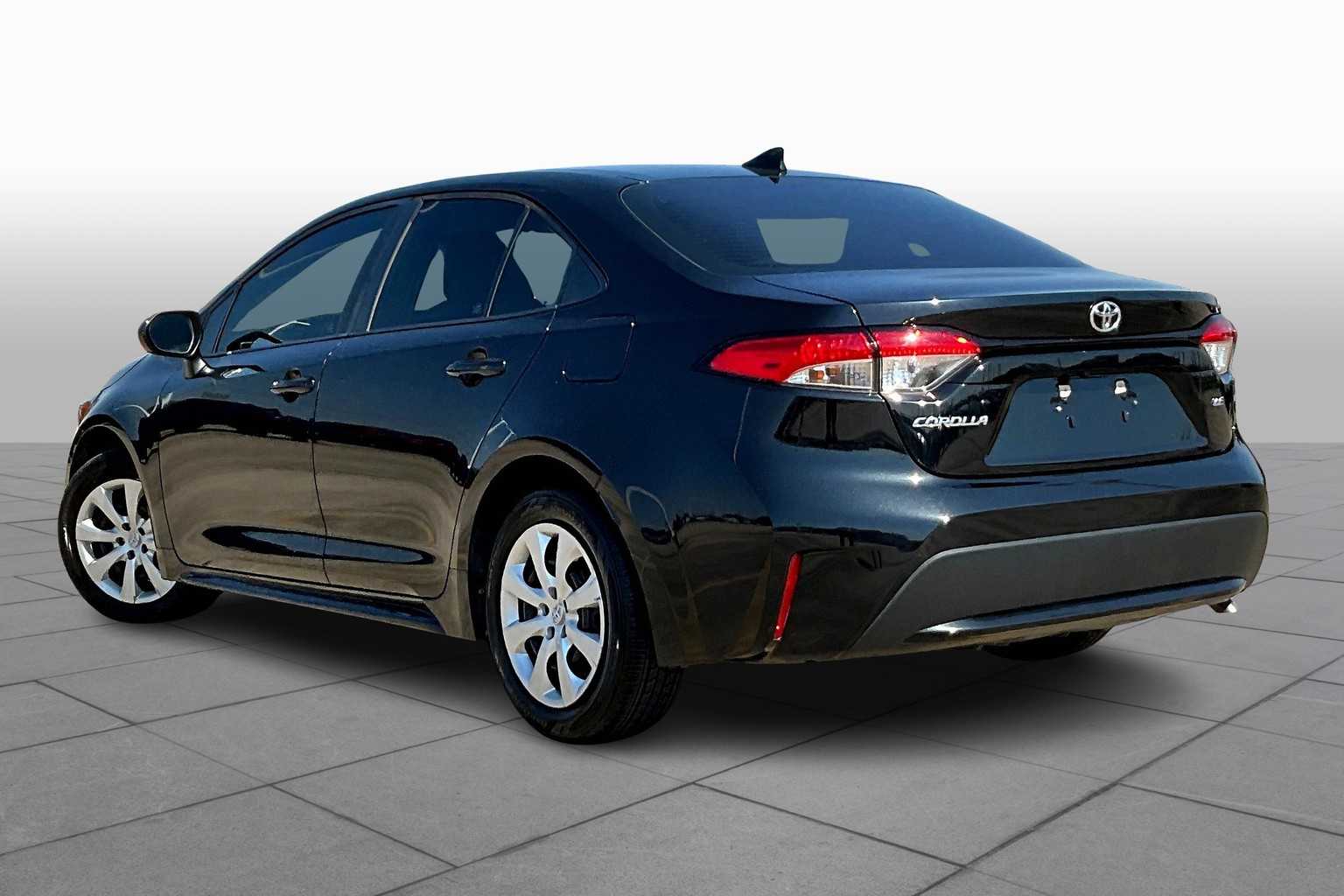2022 Toyota Corolla LE photo 10