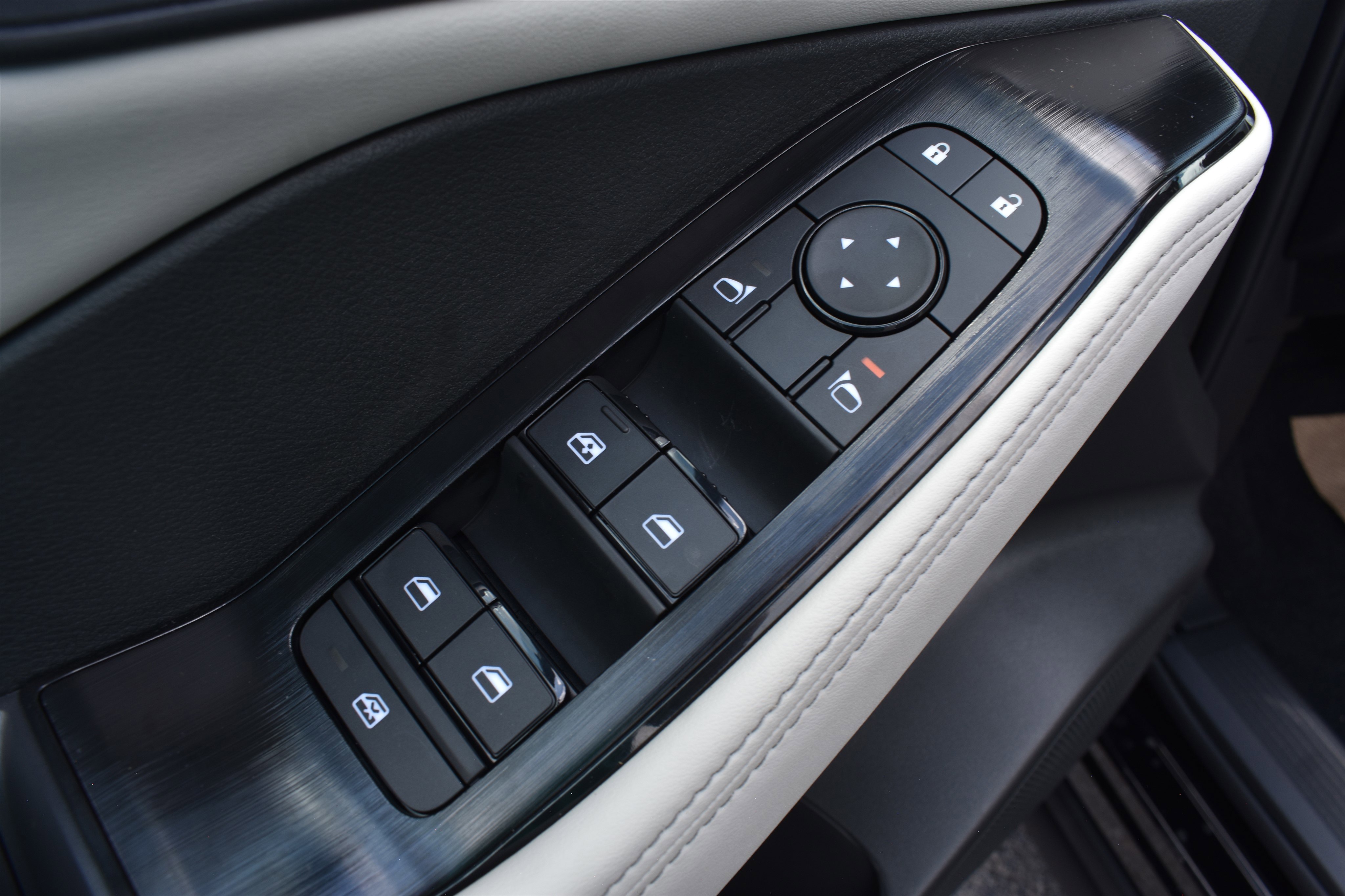 2025 Nissan Rogue SV photo 2