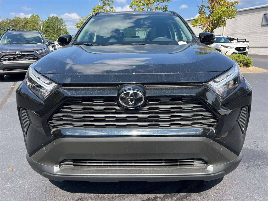 2025 Toyota RAV4 Hybrid XLE photo 8