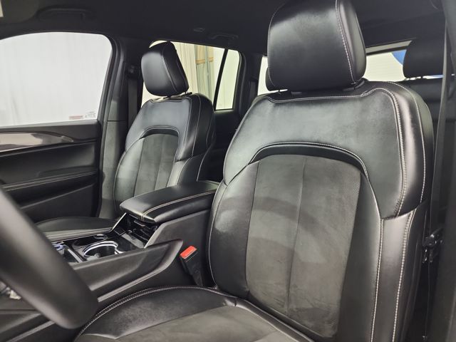 2022 Jeep Grand Cherokee Altitude photo 26